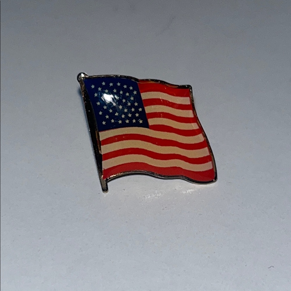 Patriotic Vintage American Flag Pin #americana #usa #vintage